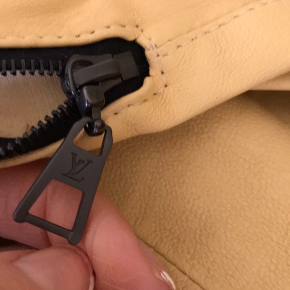 Louis Vuitton Genuine Leather Yellow Leggings - Picture 4 of 8